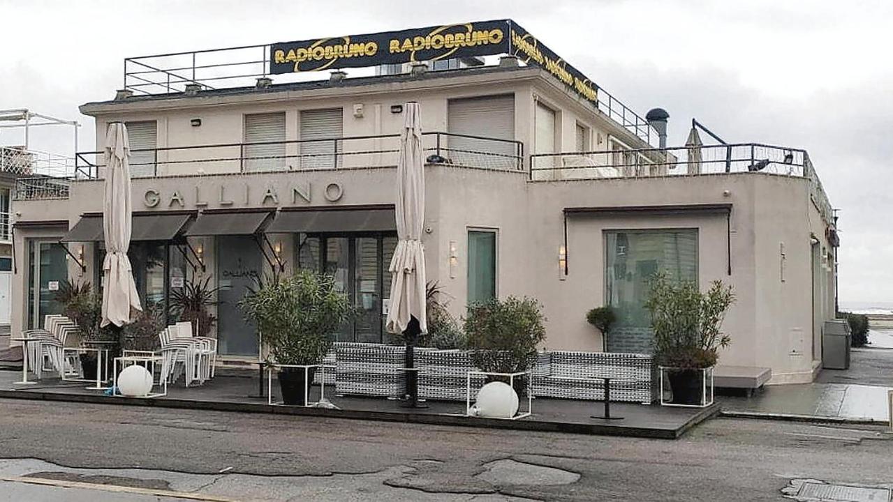Baristi positivi al bar Galliano in Passeggiata a Viareggio: «Impossibile lavorare così»
