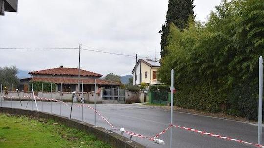 Vandali a Capezzano nella sede boy scout : distrutti i paletti della recinzione