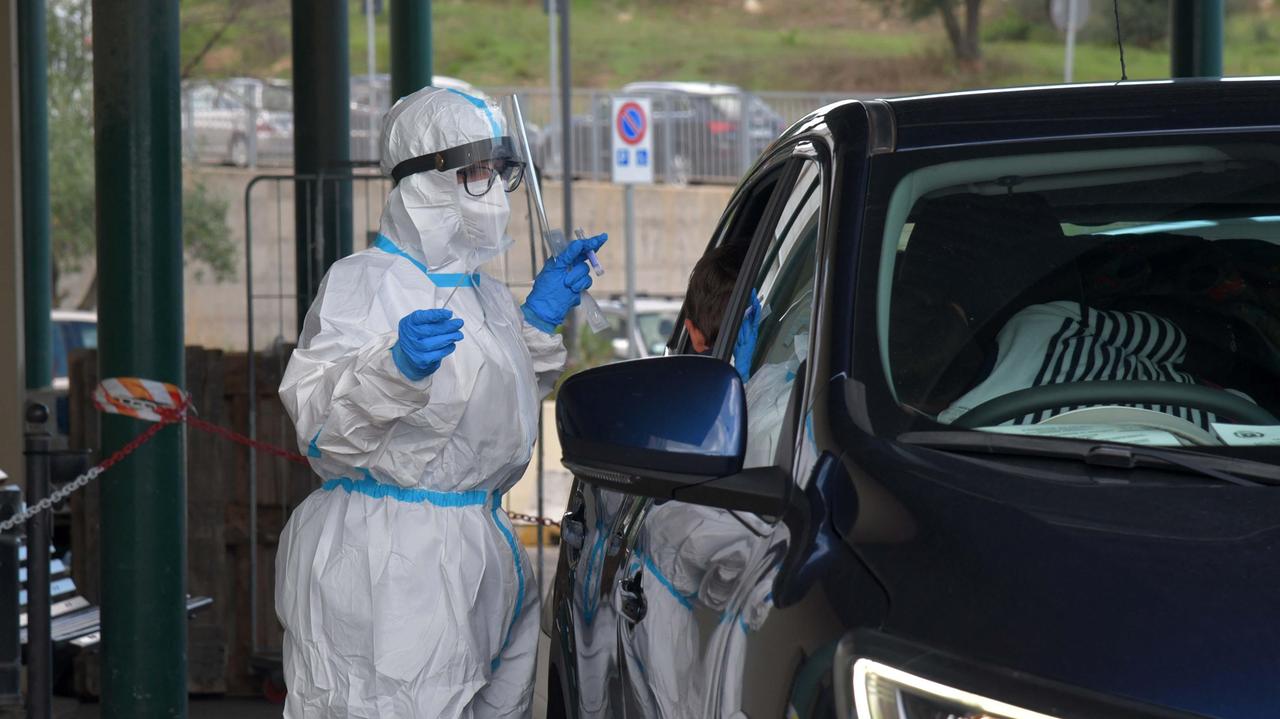 Scuole, via allo screening anti-Covid per studenti e docenti