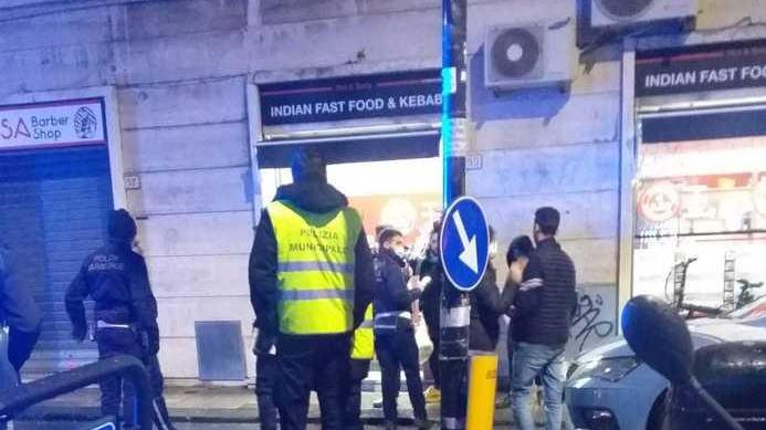 Aggredito dal branco in centro a Pisa e ferito a bottigliate