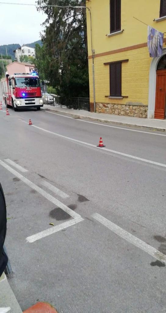 L'intervento dei vigili del fuoco in via Matteotti a Gavorrano