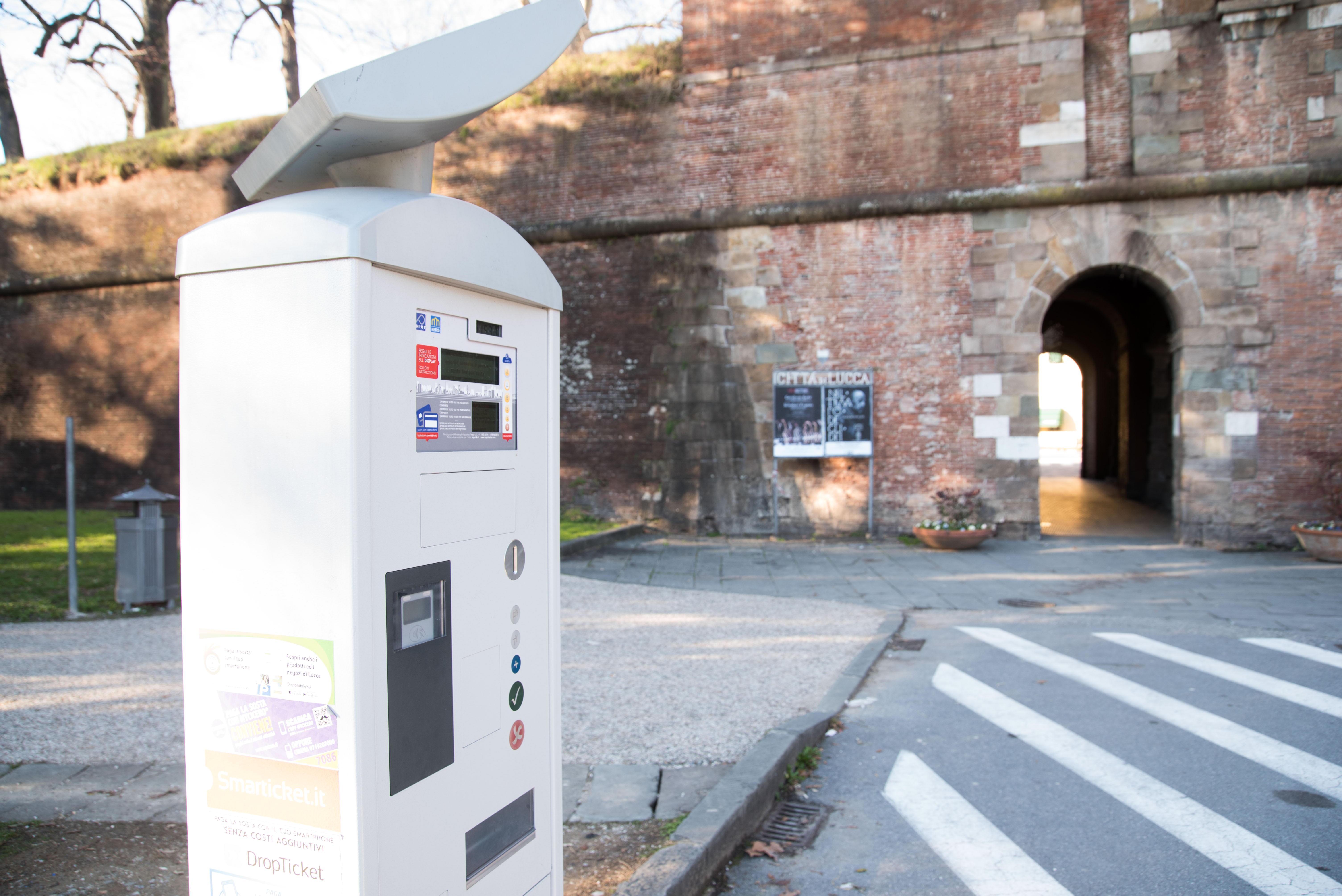 Lucca, da venerdì parcheggi gratuiti dalle 17 alle 20 