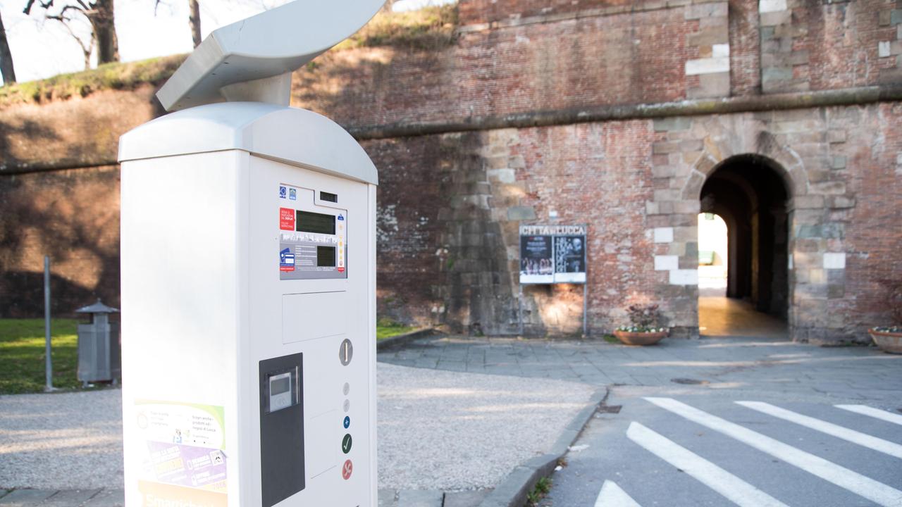 Lucca, da venerdì parcheggi gratuiti dalle 17 alle 20