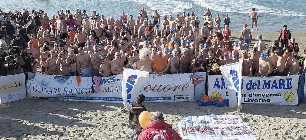 Tuffo in mare, circo, vigili: tradizioni rispettate ma tutte in forma ridotta
