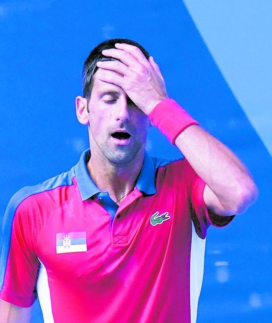 Esentato dal vaccino e Djokovic va agli Open in una bufera di polemiche