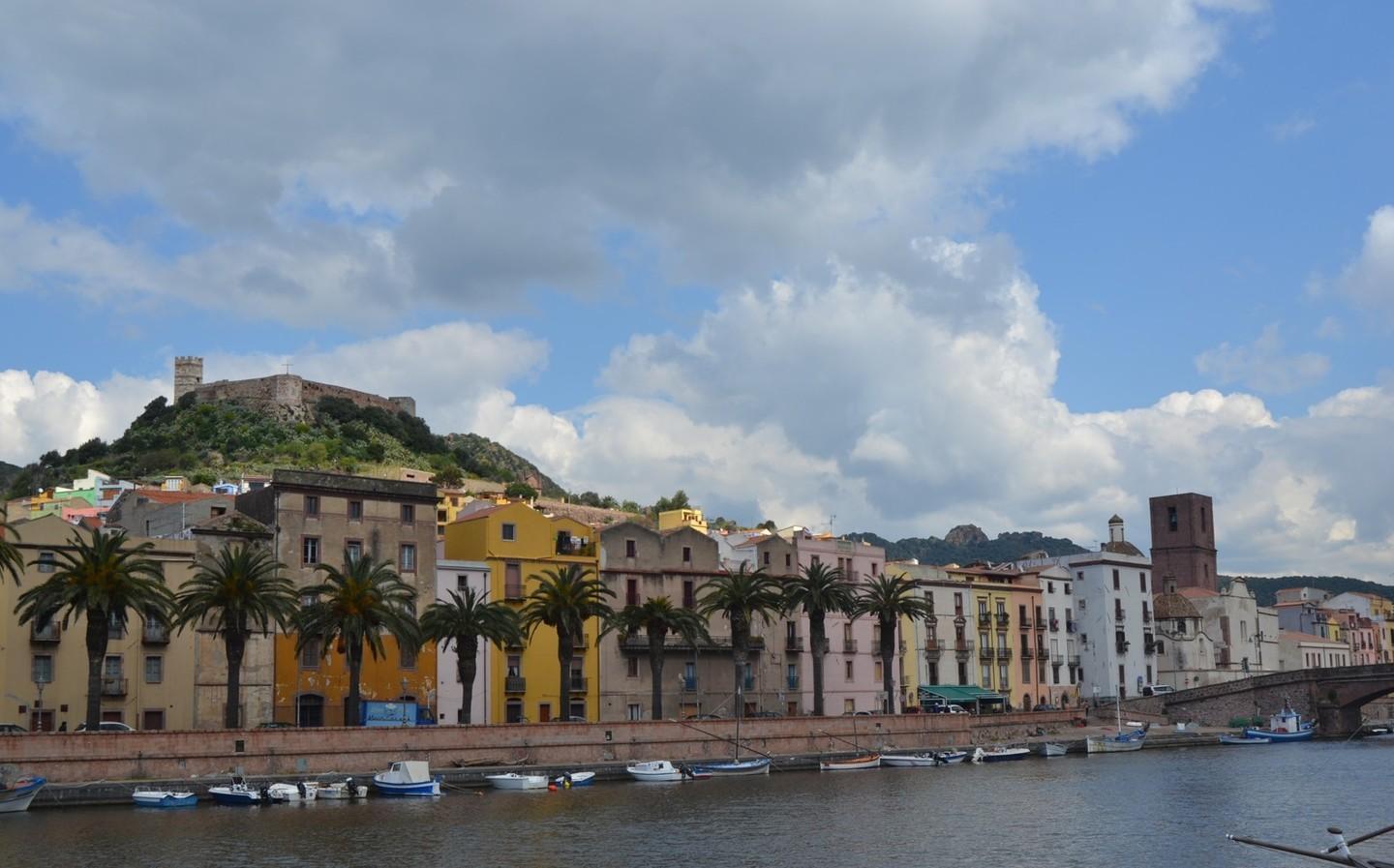 Covid, boom di positivi via ai tamponi molecolari 