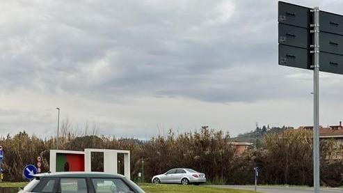 La rotatoria dove sono avvenuti incidente e lite