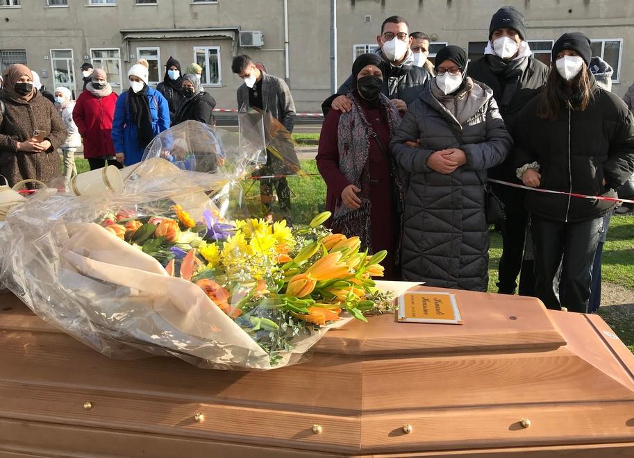 I funerali di Houssine, ragazzo dal cuore d’oro che ha unito tre comunità 