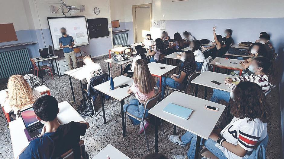 A Lucca e provincia diecimila studenti in classe senza vaccino. Mancano prof, bidelli e mascherine Ffp2