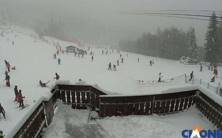 Risveglio sotto la neve per l'area di Passo del Lupo nel giorno della Befana