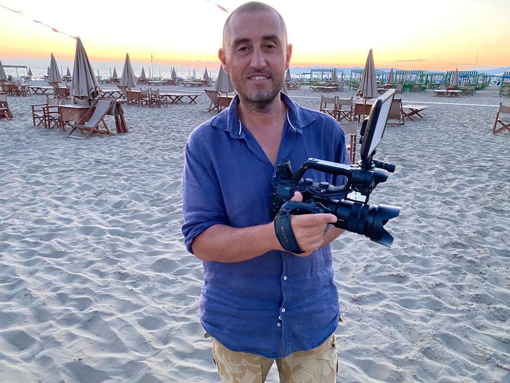 Il re delle visualizzazioni della pesca sportiva è di Pietrasanta: «Ora sogno l’Isola dei Famosi»
