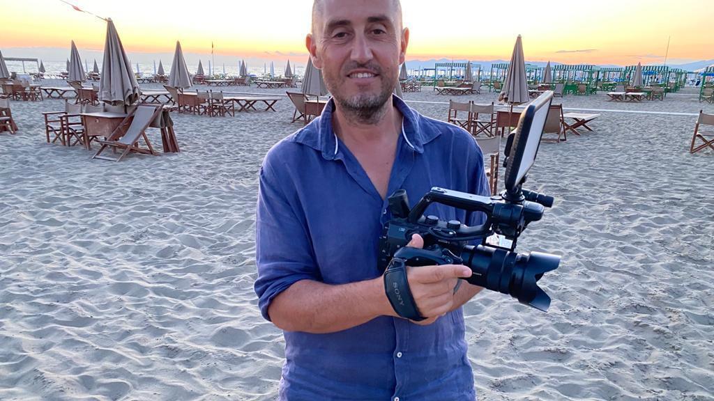 Il re delle visualizzazioni della pesca sportiva è di Pietrasanta: «Ora sogno l’Isola dei Famosi»
