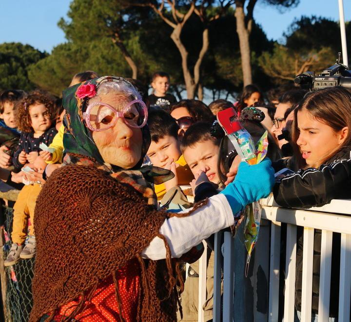 La Befana all’ippodromo con 300 calze per i bambini 