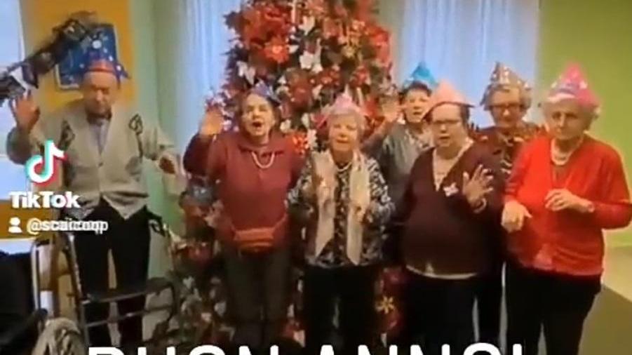 Carpi, i nonni diventano influencer, sono le nuove star di Tik Tok