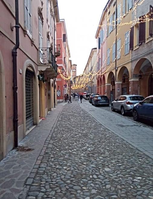 Modena,  i residenti di via Canalino: «Ogni notte dal locale musica, urla e rumori È una disperazione» 