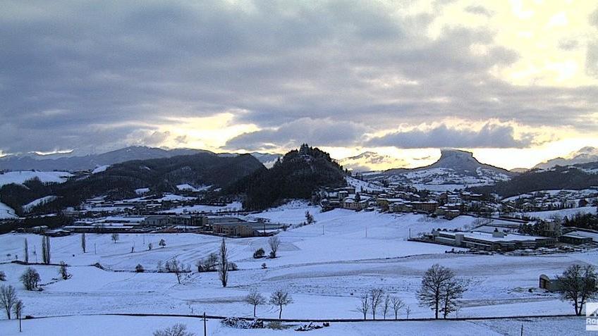 In Appennino è tornata la neve, corsa per aprire le piste da sci