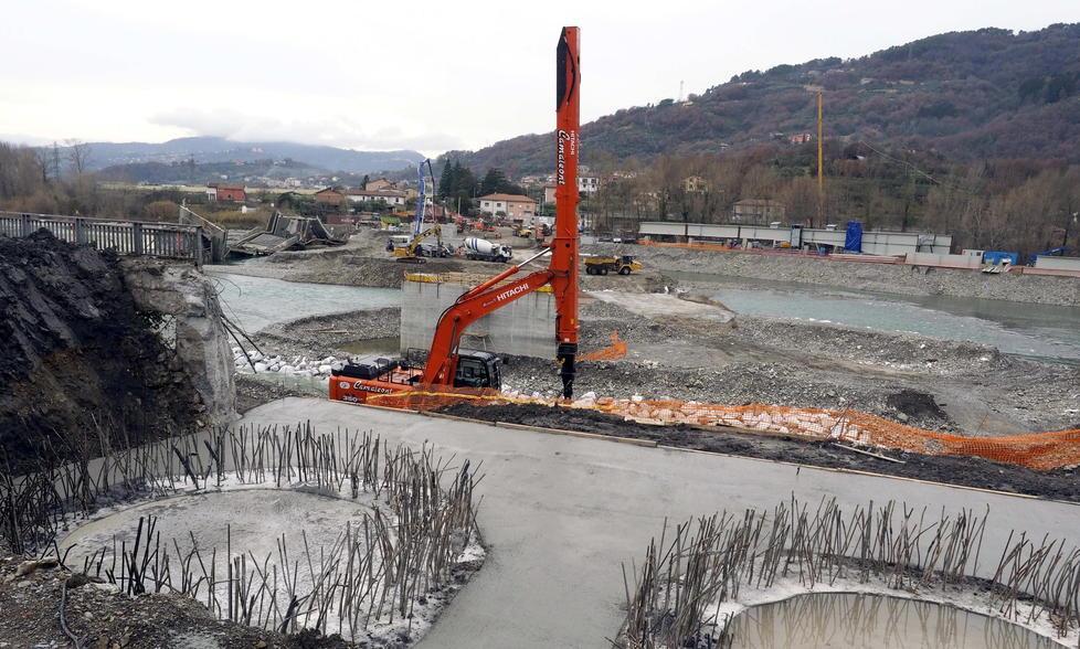 Albiano, lavori alla svolta Al via la posa dello scheletro 
