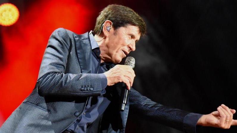 Il Teatro Ariston blindato con l’incognita capienza Esposto contro Morandi