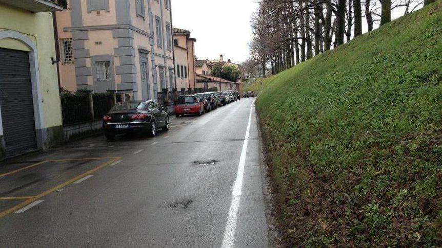 «Residenti puniti dal regolamento su traffico e sosta»