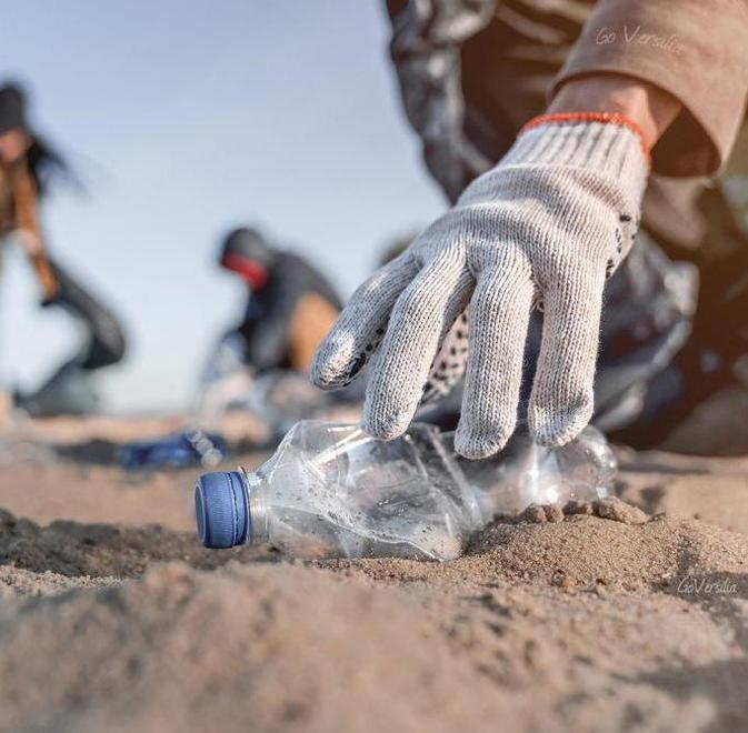 La Befana cammina sull’acqua e porta via la spazzatura