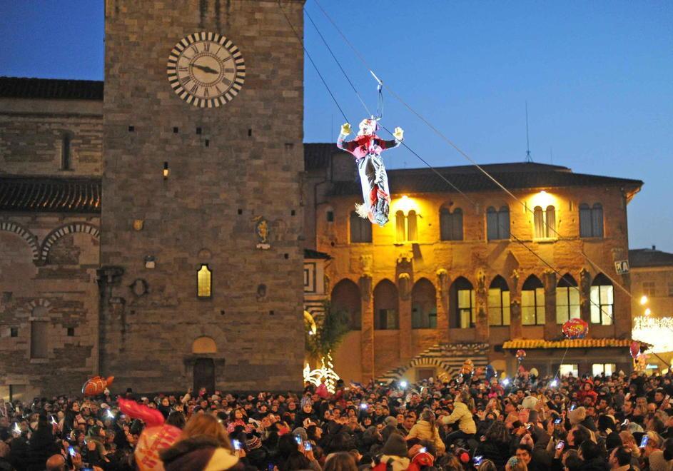 Piazza Duomo senza Befana