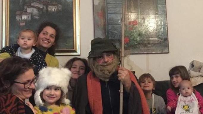 Mario, Befanone da 40 anni Non salta la visita ai Mantovani