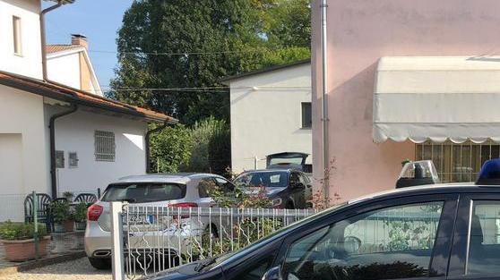 Bimbo esce di casa solo Soccorso dai carabinieri