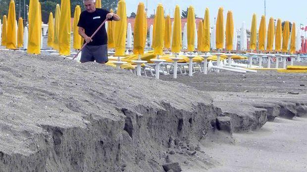 C’è un mare da domare Via a tre mesi di lavoro per rinforzare gli scogli