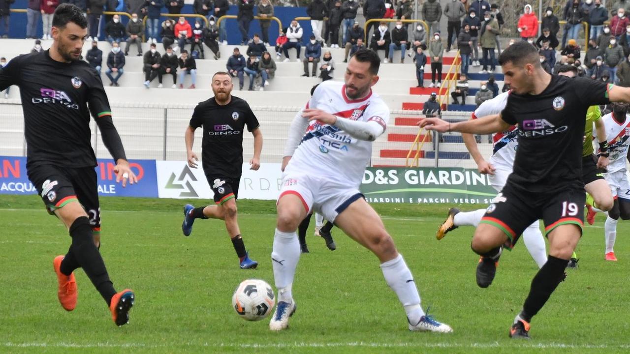 La serie D in stand-by sino al 23 gennaio Dilettanti, fermi tutti