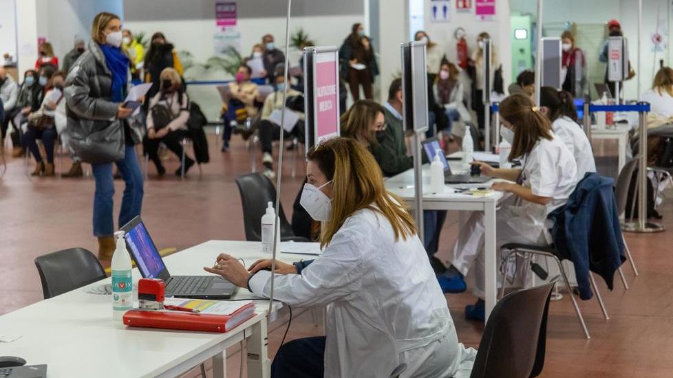 Ferrara, 5.000 over 50 ancora a zero dosi. Lo zoccolo duro ha meno di 60 anni