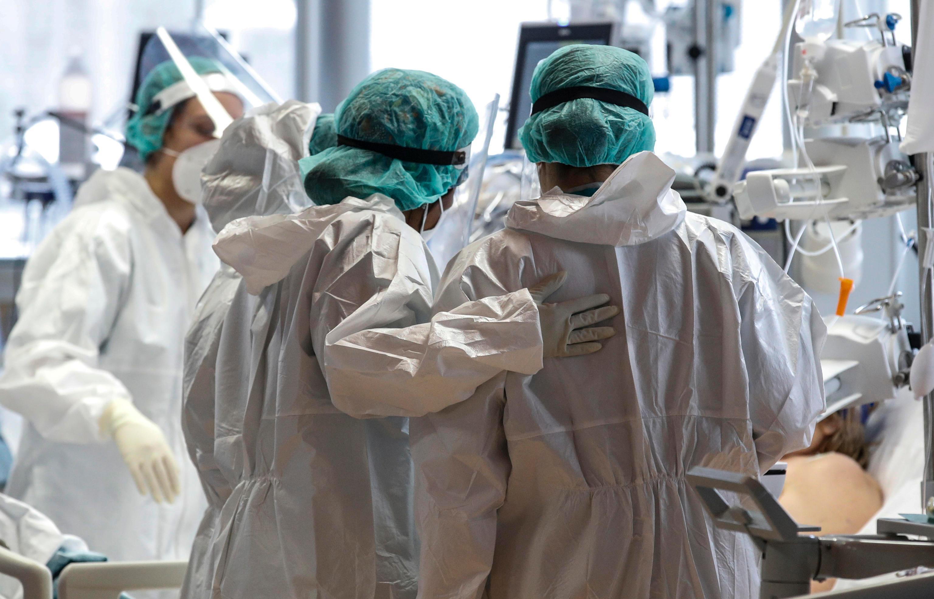 Covid, l'ordine dei medici di Firenze: "Siamo vicini al disastro organizzativo". Il lungo elenco di cosa non funziona