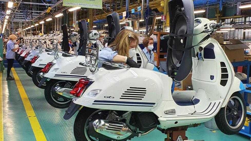 Piaggio, dal 24 gennaio entrano i primi 150 operai precari