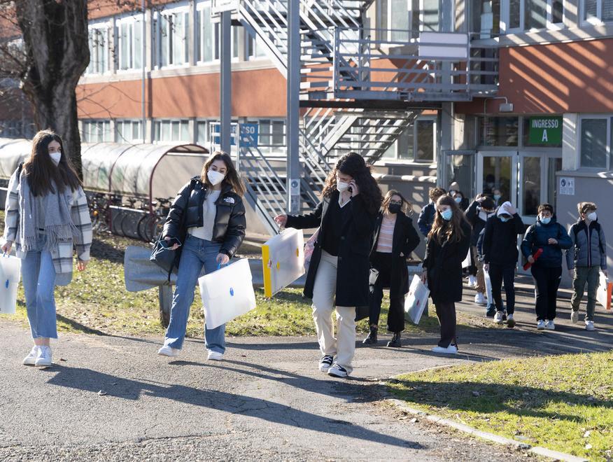 Modena, ritorno in classe con banchi vuoti: il 20% dei ragazzi è già in Dad 