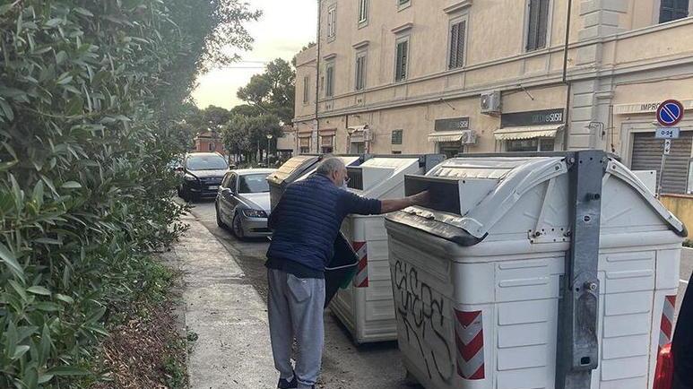 Castiglioncello, i guai del porta a porta «Rifiuti, poco spazio per i contenitori e i sacchetti per la carta sono fragili»