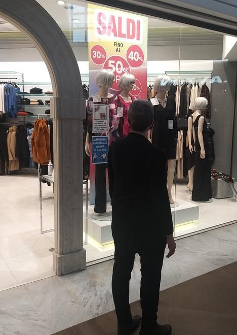 Saldi, l’avvio è fiacco con paura e timori I negozi puntano sul fine settimana 