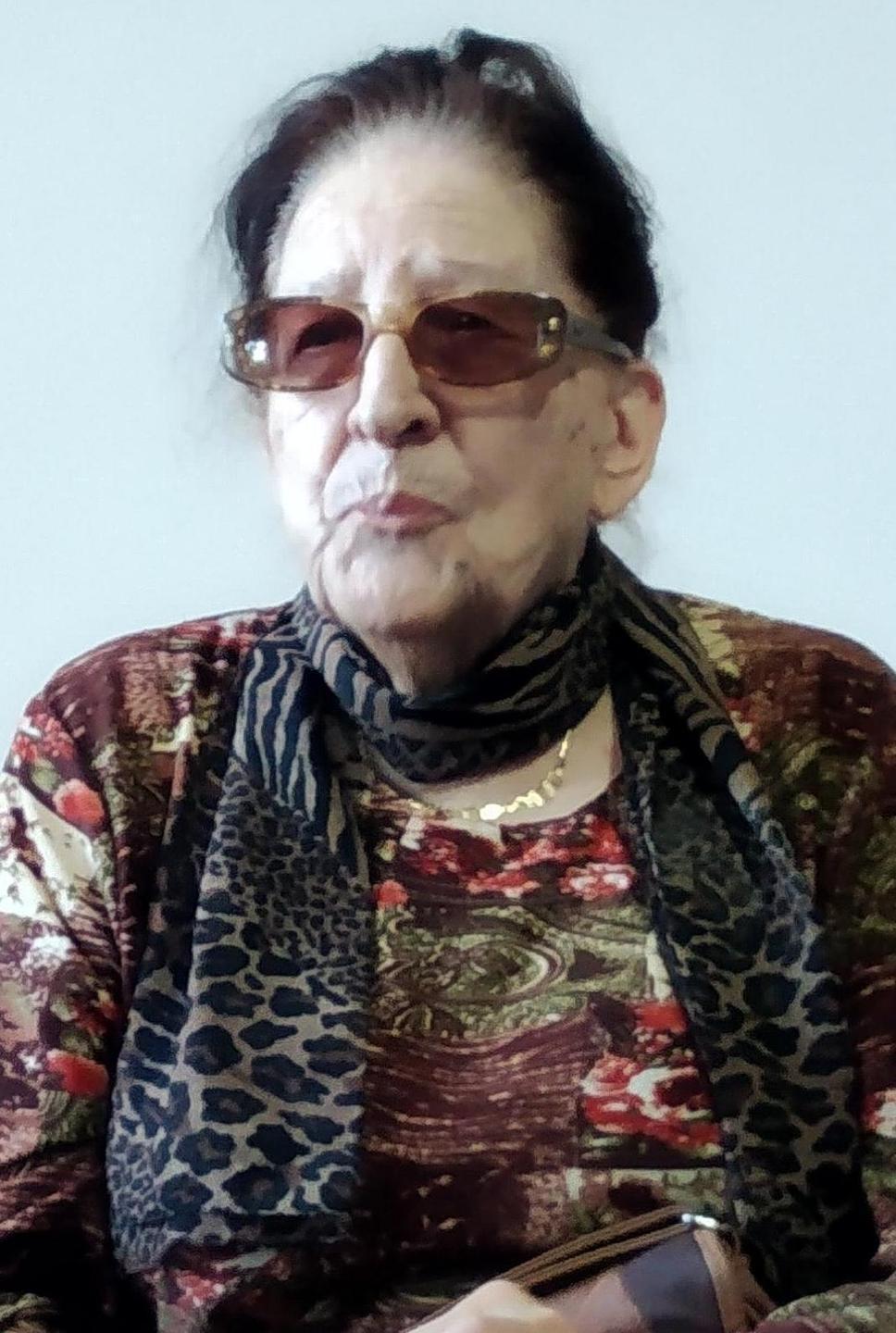 Maria “Bella” spegne 102 candeline sulla torta