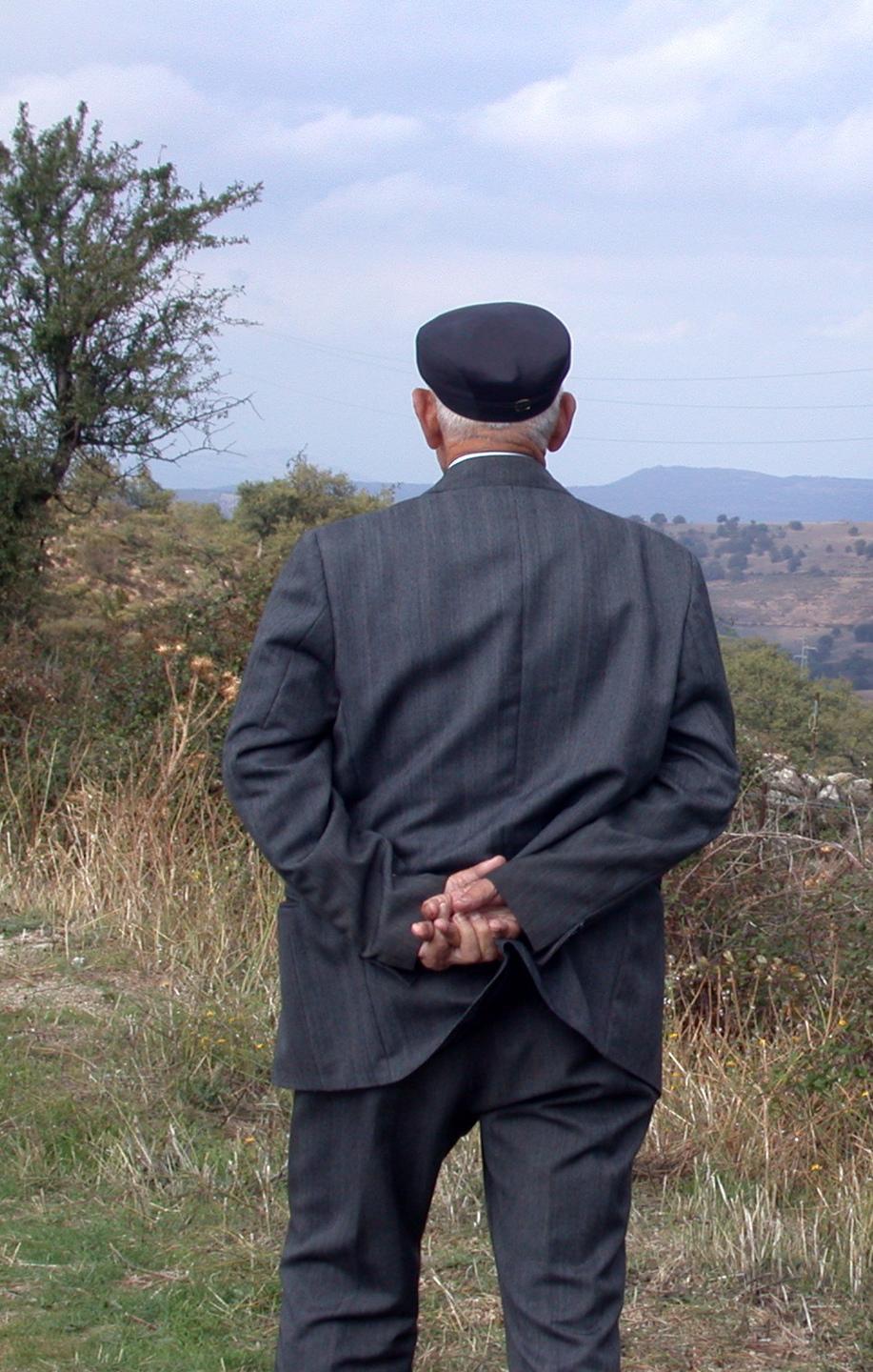 Fondi alle associazioni impegnate con gli anziani 