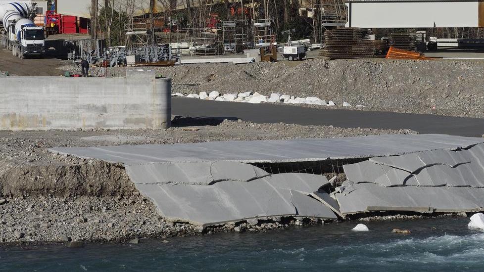 Nuovo ponte, cede piattaforma: slitta il varo del primo concio