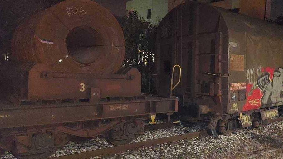 Guastalla, traversine dei binari rotte: la tratta resta ancora chiusa