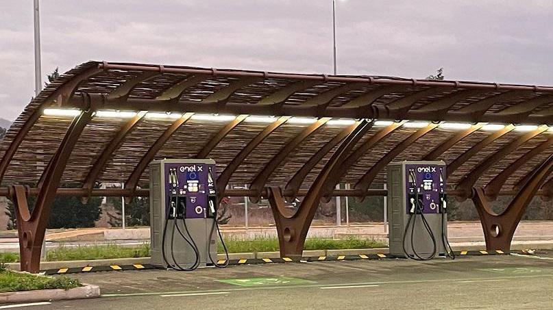 La mobilità si fa green con due colonnine per veicoli elettrici