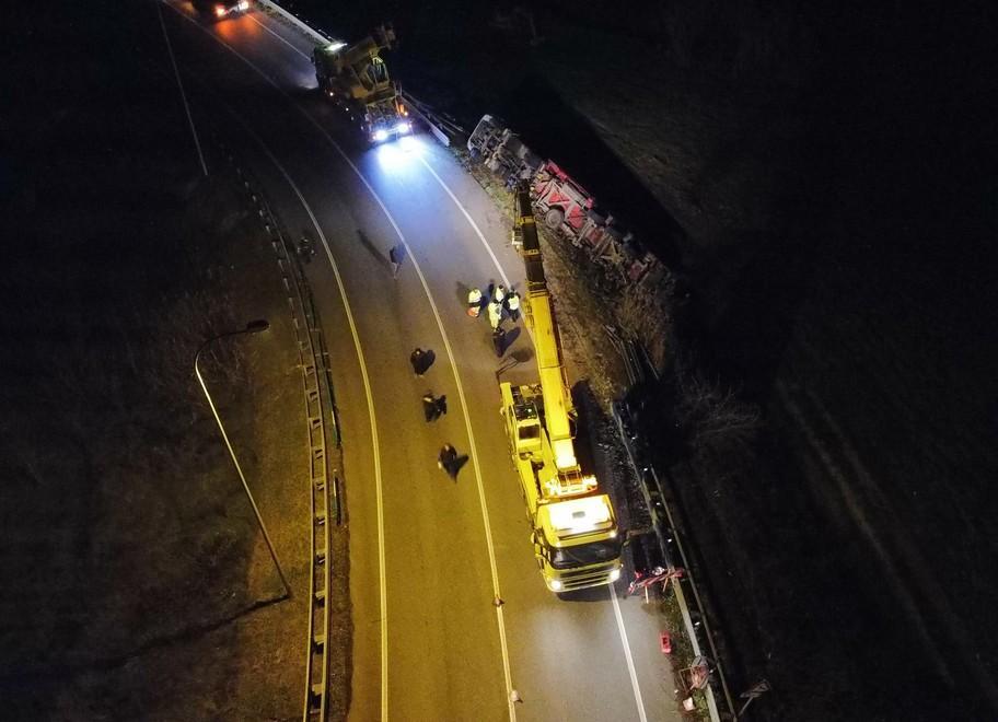 429, rimosso a tarda sera il camion finito fuori strada 