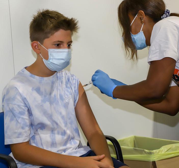 Inizia oggi la programmazione per le terze dosi agli under 16