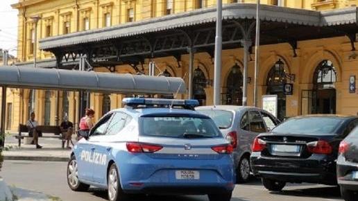 Ubriaco di notte prende a sassate l’hotel “La Pace”