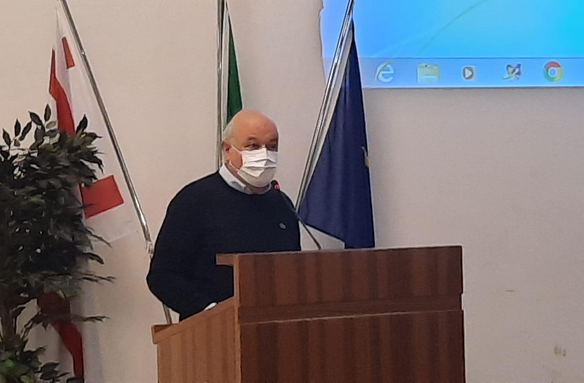 Il preside dell'Istituto comprensivo Gandhi Mario Battiato