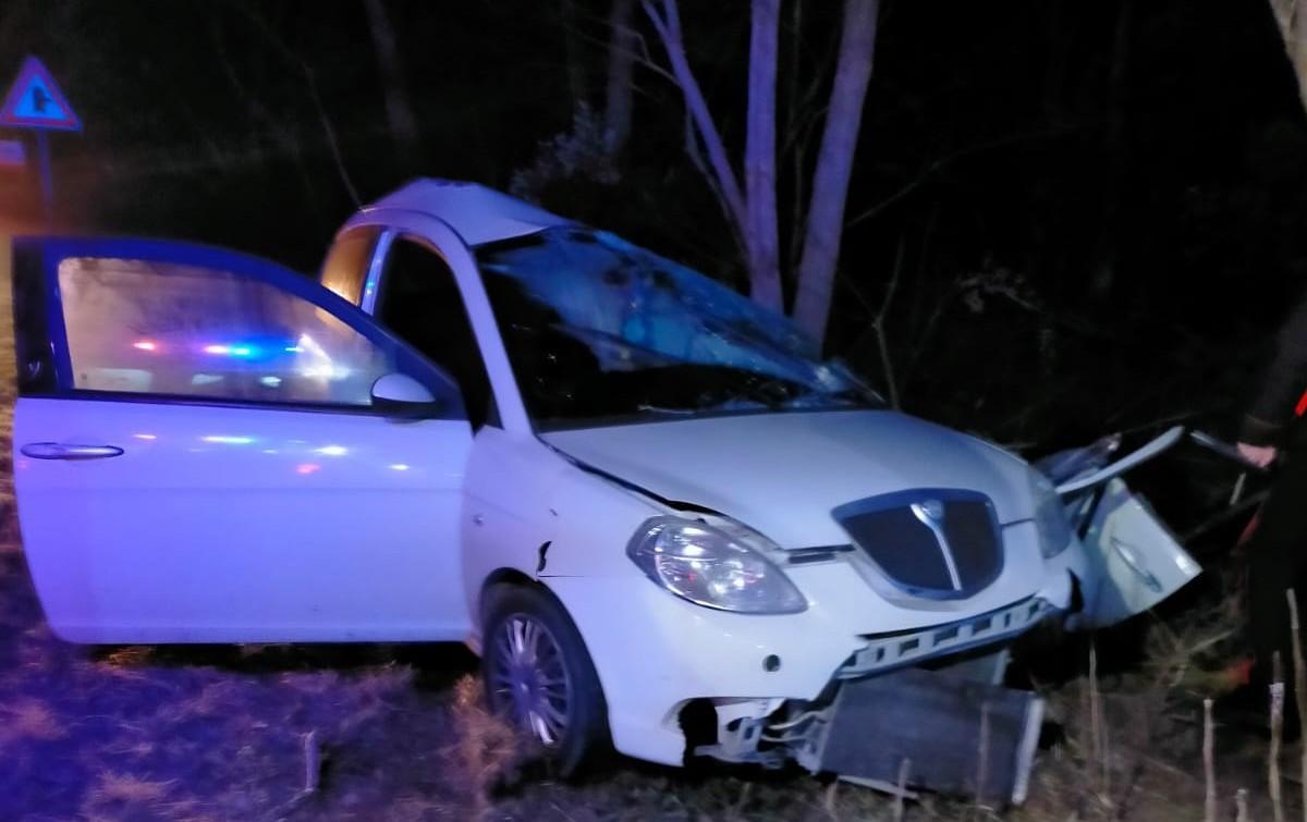 Mesola, schianto nella notte: grave una 27enne