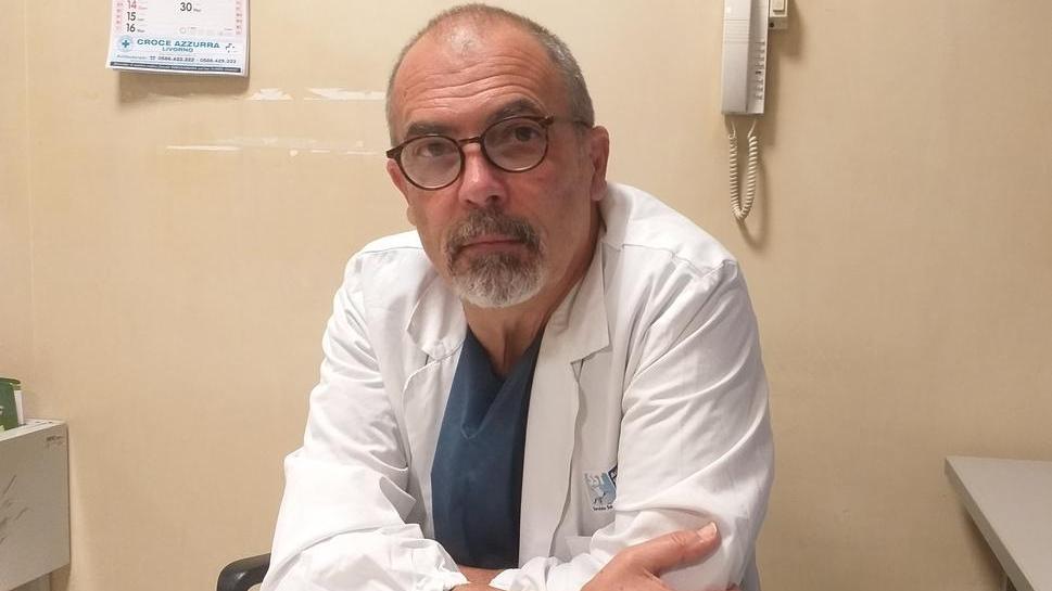 Il primario di Malattie Infettive Spartaco Sani nel suo ufficio al 9° padiglione