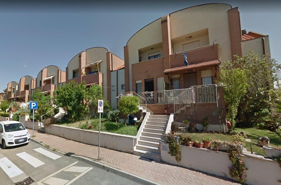 «Sono esplosi tutti gli elettrodomestici». Paura nella notte per sette famiglie a Vada