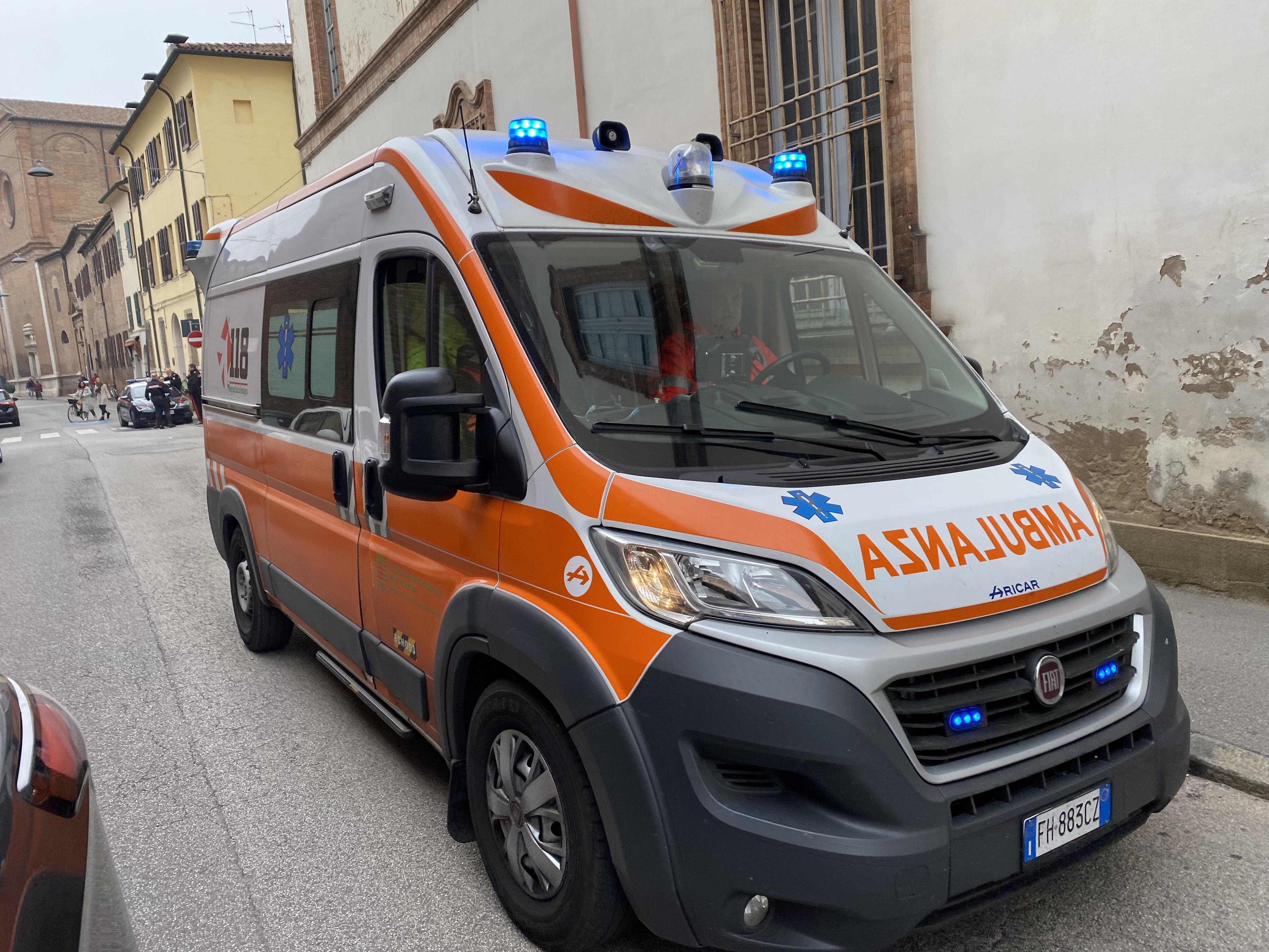Pisa, a 21 anni tenta il suicidio bevendo l’anticalcare. Salvata in ospedale