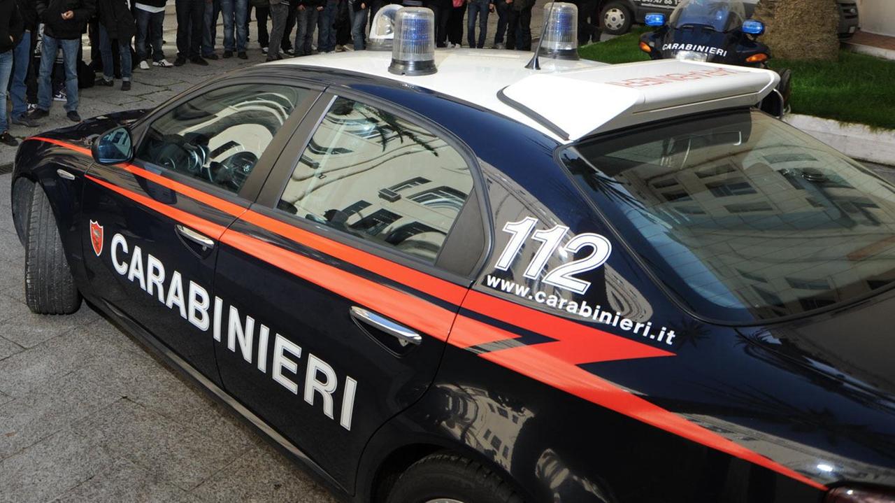 Cagliari, tenta di rapinare un automobilista in via Roma: 18enne arrestato