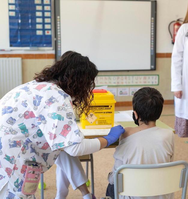Vaccini ai più piccoli, partenza a razzo: prime dosi al 15% in poche settimane 